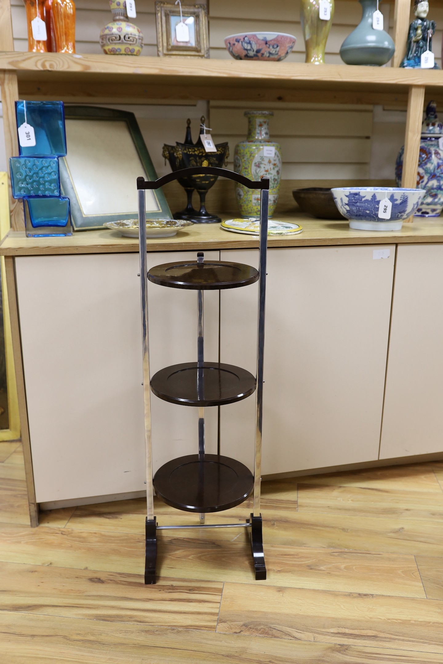 A Bakelite and chrome cake stand, 93cm